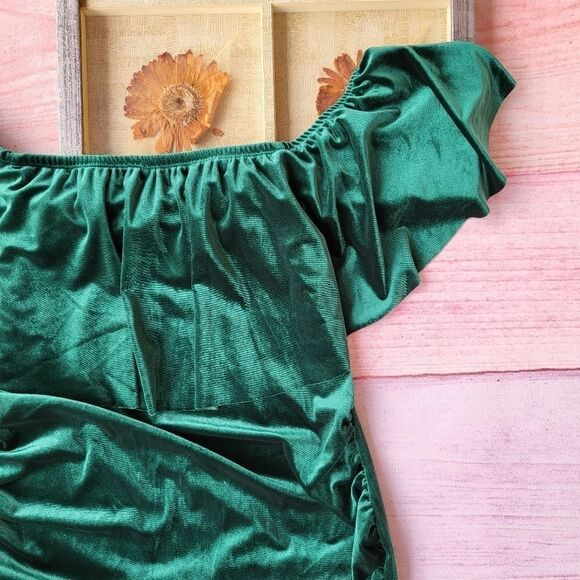 Pinkblush My Bump Forest Green Velvet Off Shoulder Ruched Fitted Maternity Dress - Picture 6 of 10
